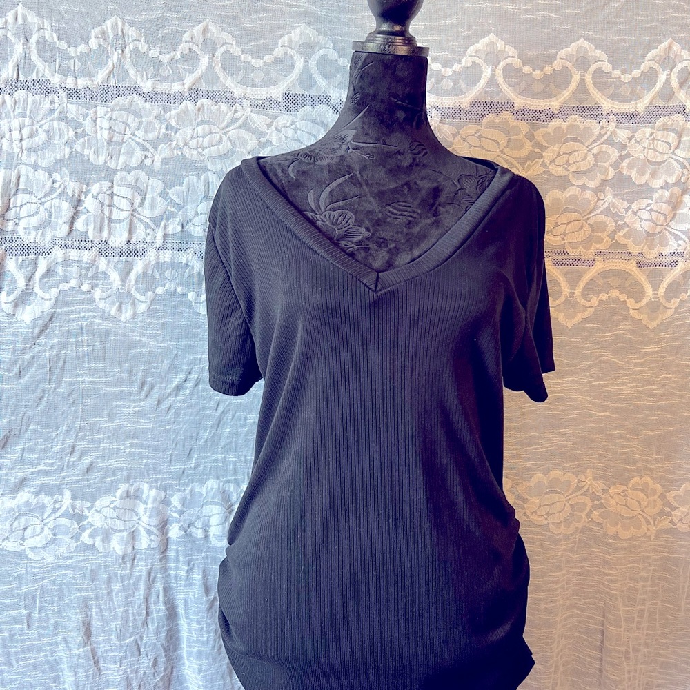 Woman 2x black ruched casual top